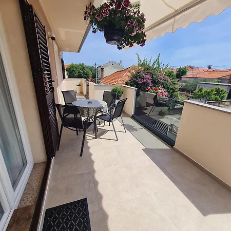 Apartman Davor2 Cosy Near Center, Beach, Parking