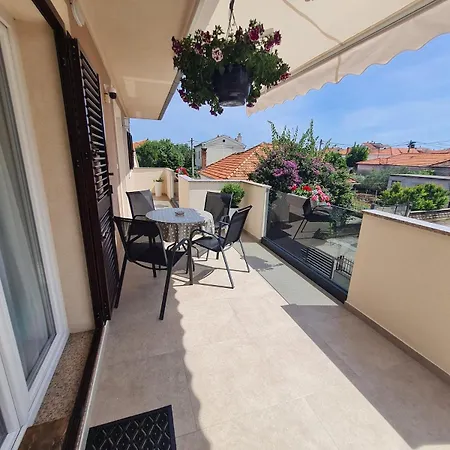 Apartman Davor2 Cosy Near Center, Beach, Parking *