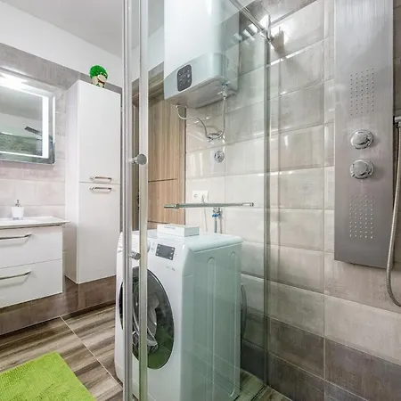 Apartman Davor2 Cosy Near Center, Beach, Parking