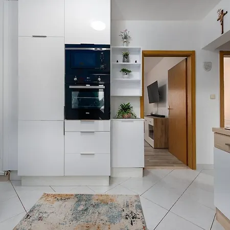 Davor2 Cosy Near Center, Beach, Parking Zadar